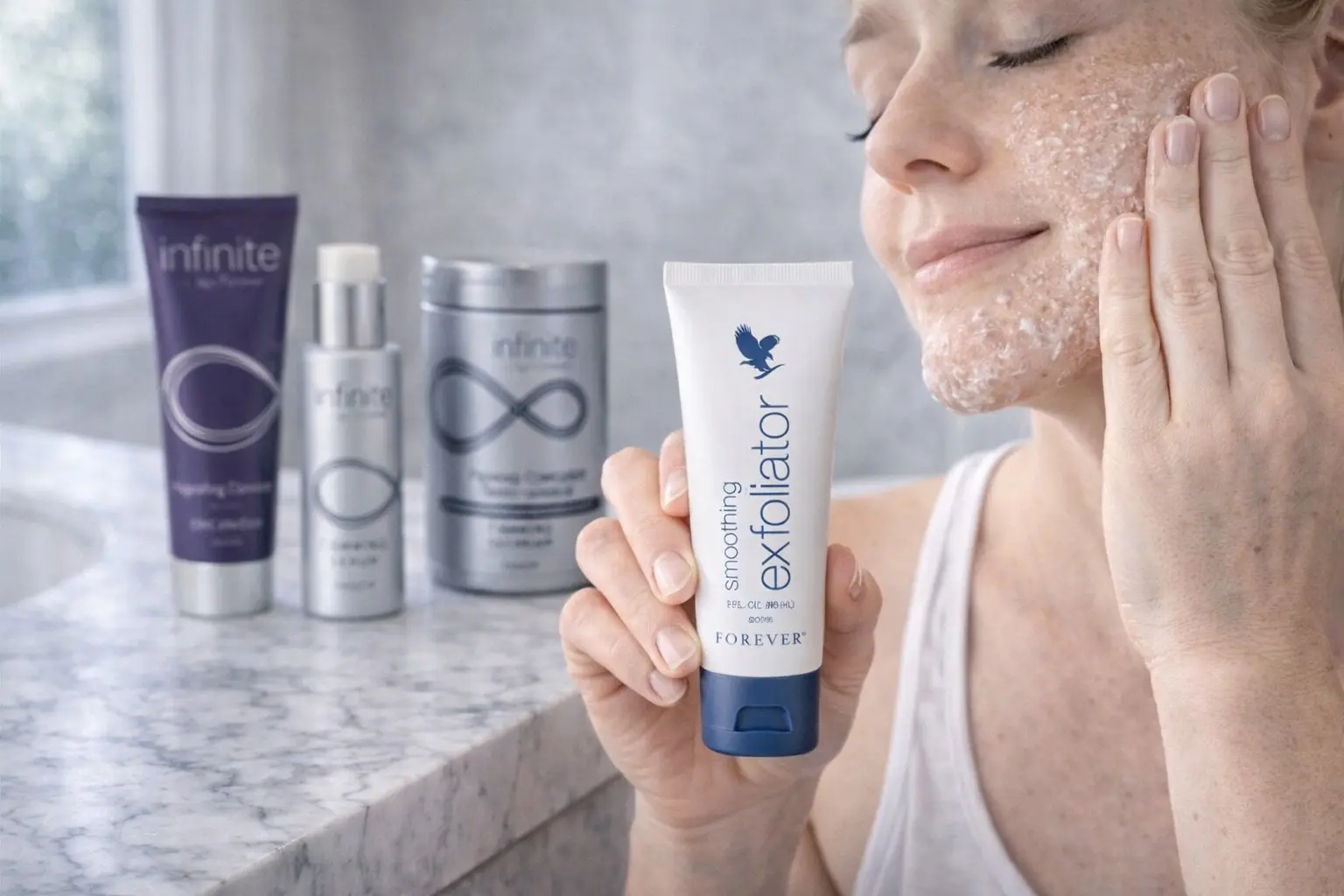 Smoothing Exfoliator v produktové a každodenní scéně
