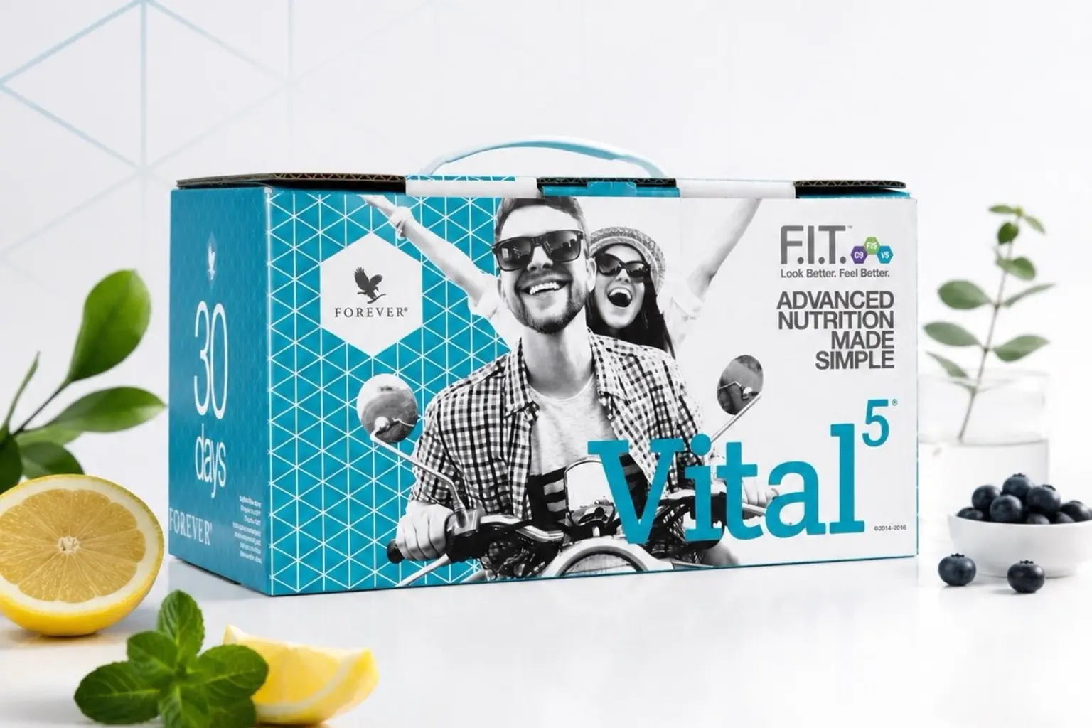 Vital5 s Forever Freedom v produktové a každodenní scéně