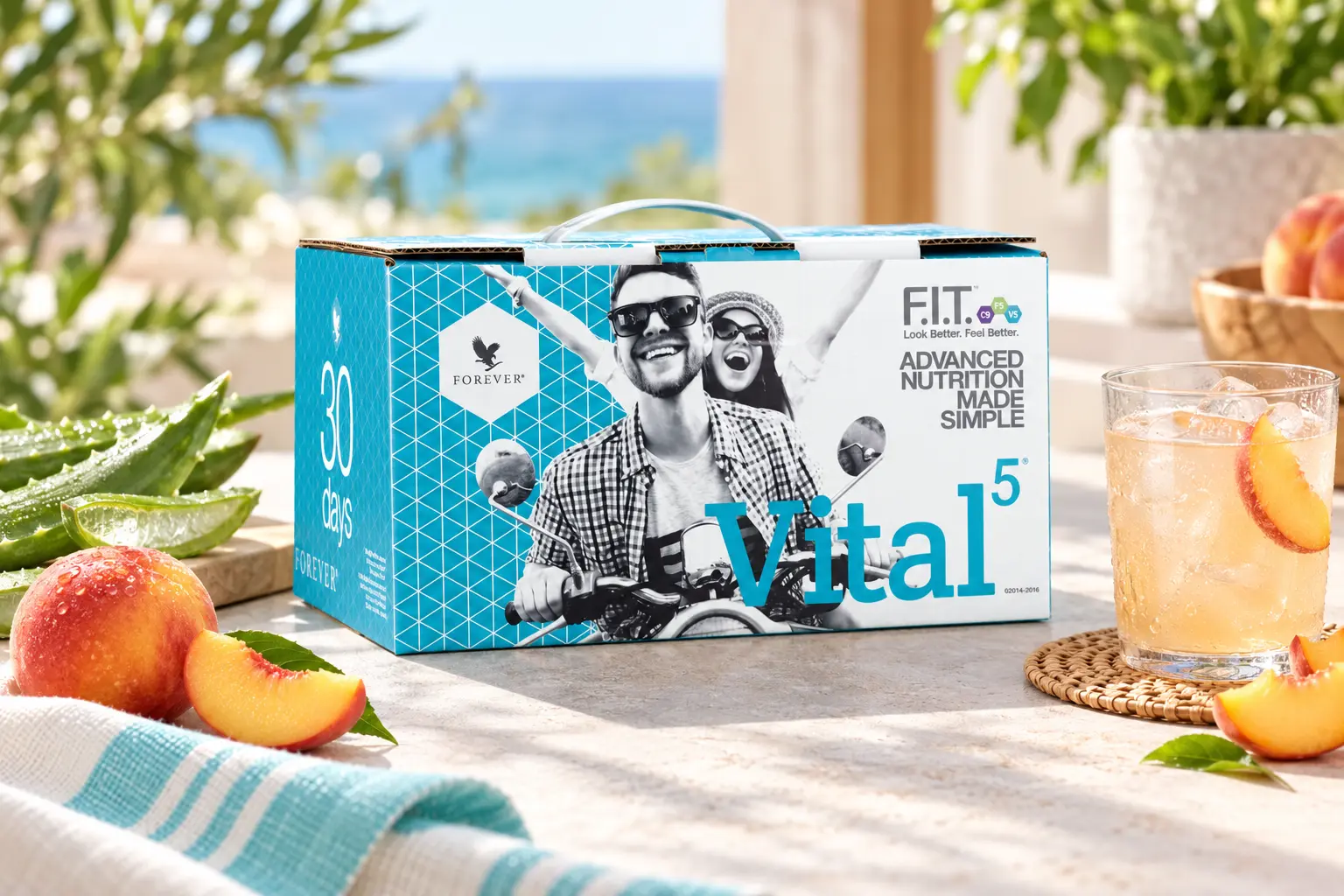 Vital5 s Forever Aloe Peaches v produktové a každodenní scéně