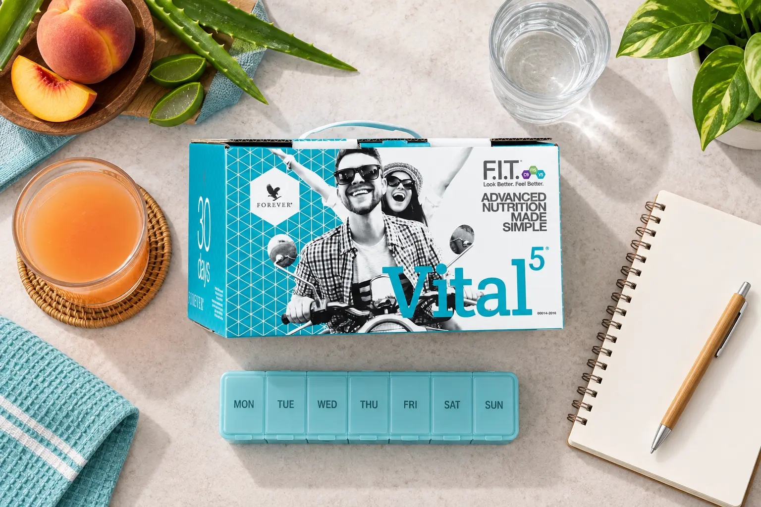 Vital5 s Forever Aloe Peaches v produktové a každodenní scéně